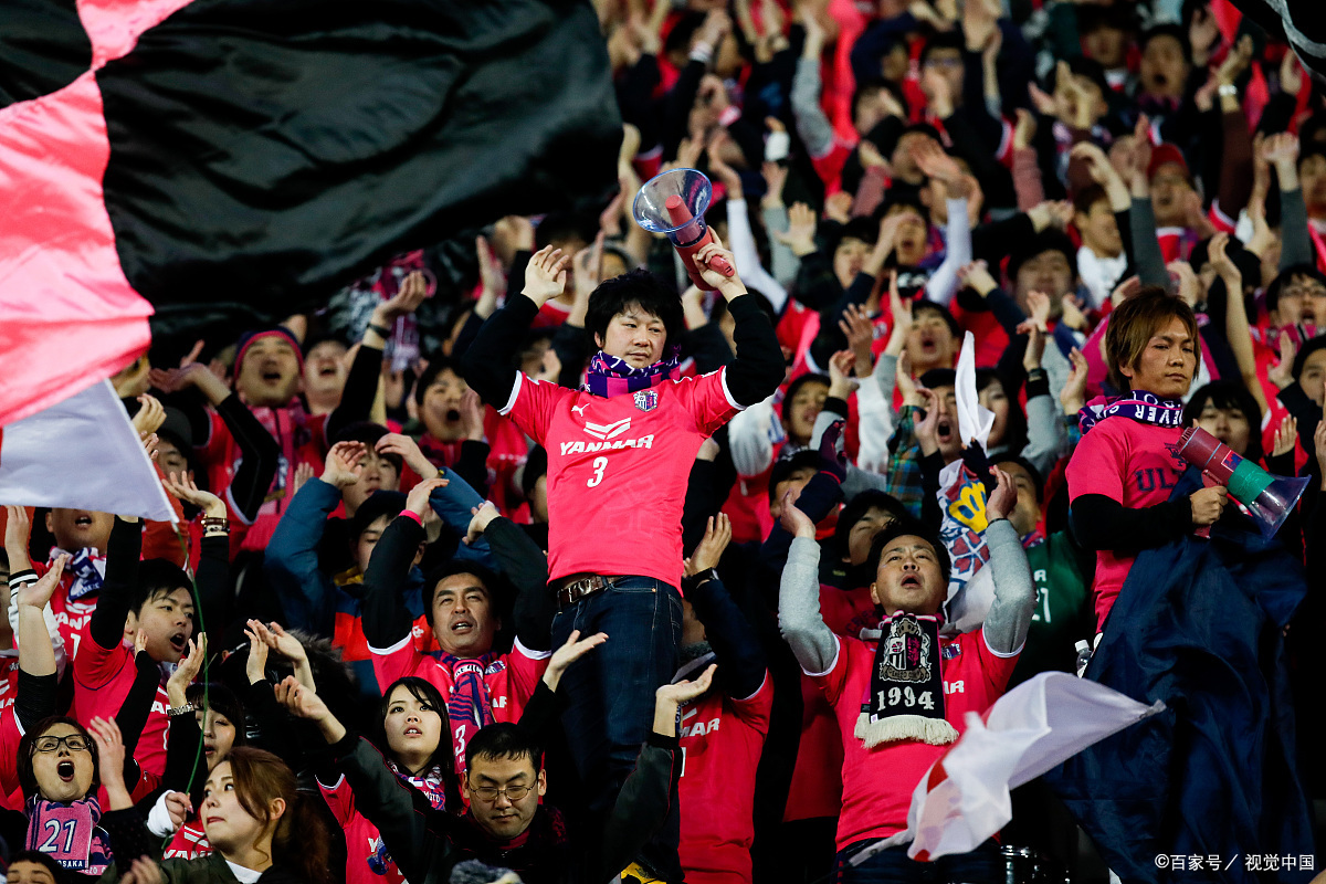 现场氛围:球迷喝彩不断,气氛热烈!的简单介绍 现场氛围:球迷喝彩不断,气氛热烈!的简单介绍