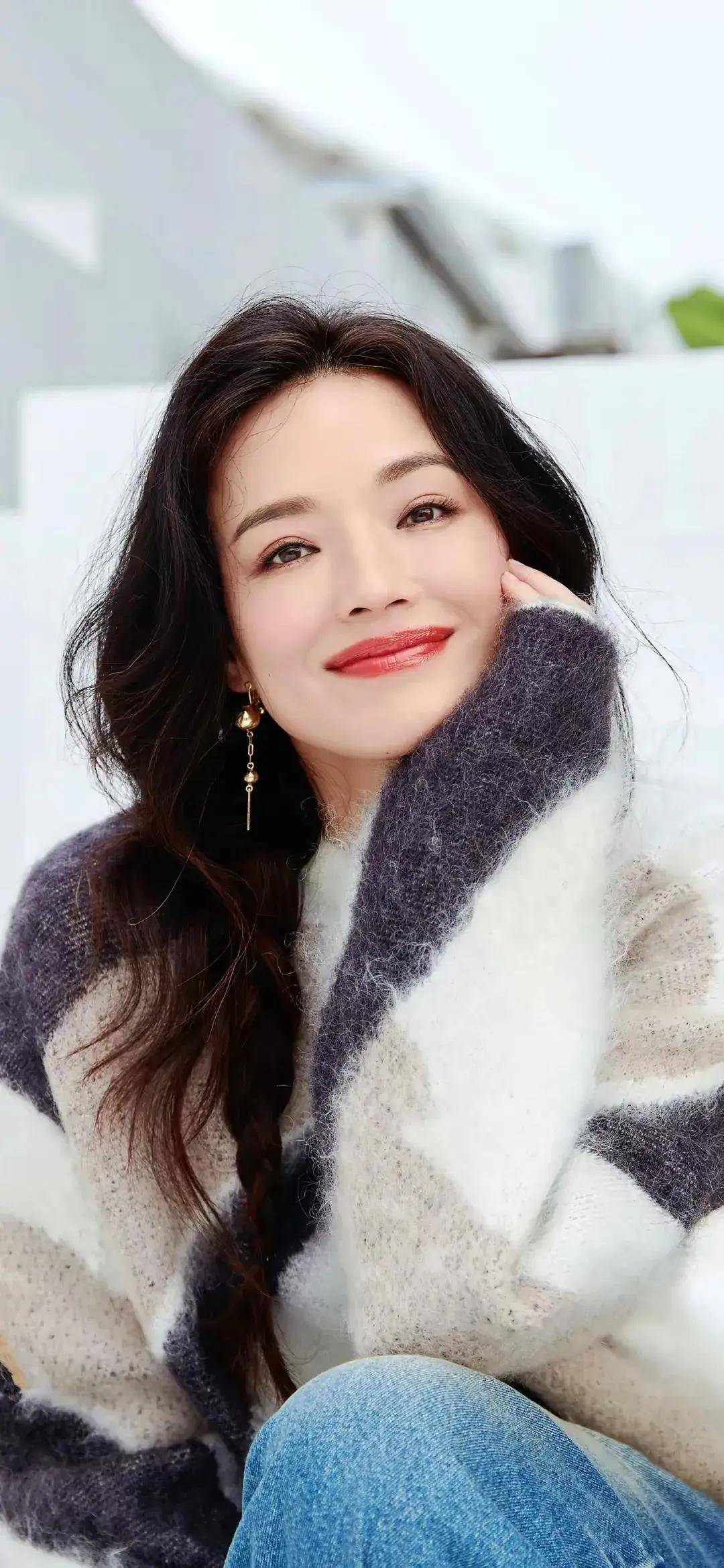 九游体育网站入口-运动员形象照：明星球员的人气写真集的简单介绍