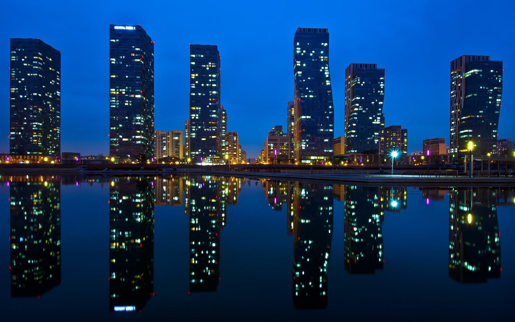 蛙泳新秀摩纳哥刷新个人纪录,摩纳哥泳池